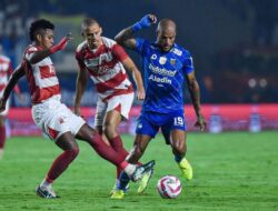 Persib Bandung Gulung MU 3-0 di Leg Pertama