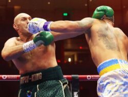 Kanvaskan Tyson Fury di Ronde 9, Oleksandr Usyk Juara Tak Terbantahkan di Kelas Berat