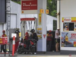 Harga bensin Shell Juli turun